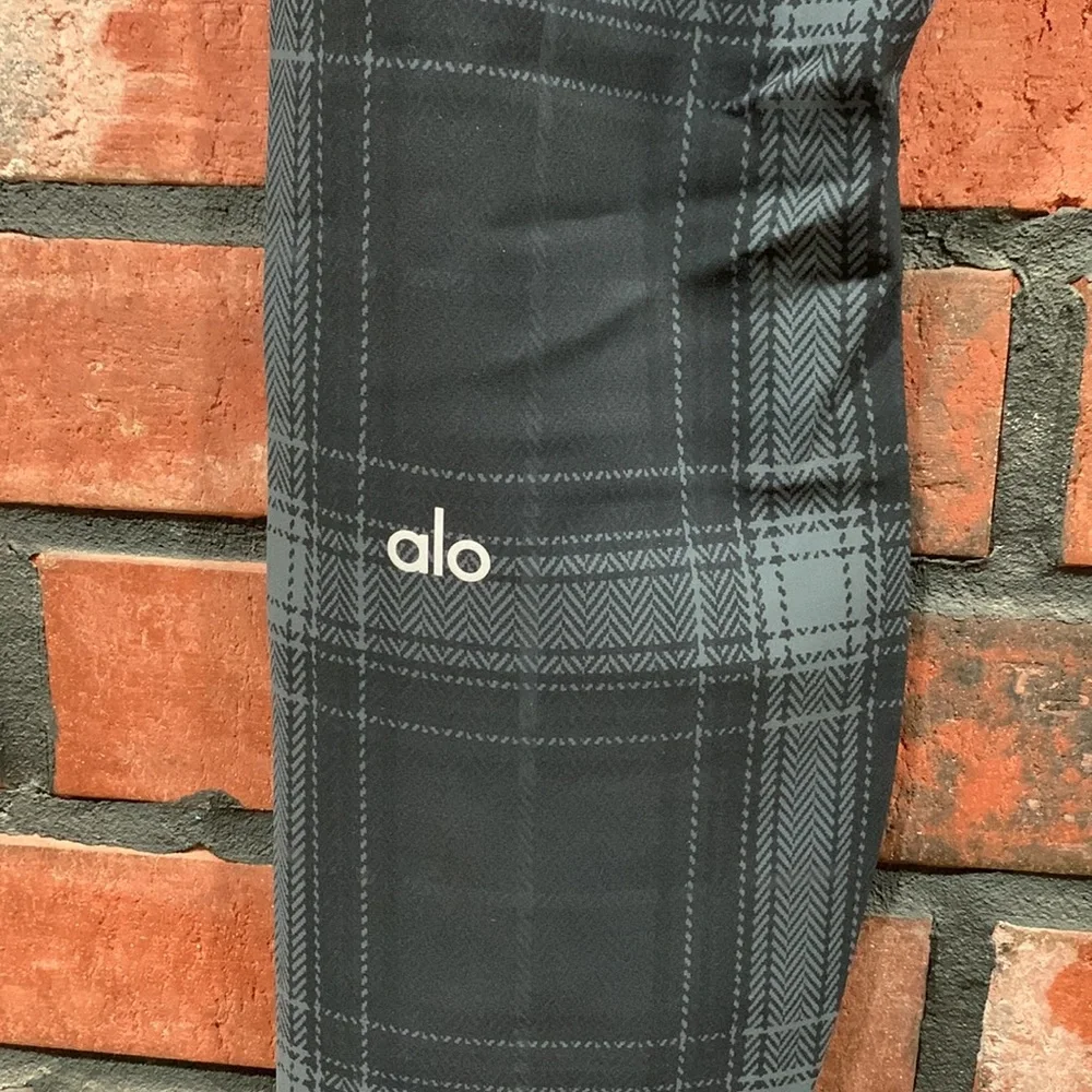 Alo High Waist Airbrush Legging - Picture 10 of 13